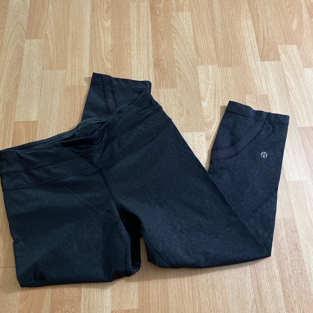 Lululemon floral print Capri leggings